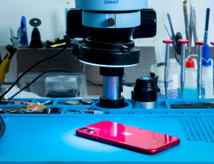 Microscope de micro-soudure en atelier
